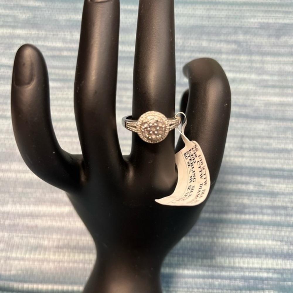 Genuine Diamond Ring‎ 7